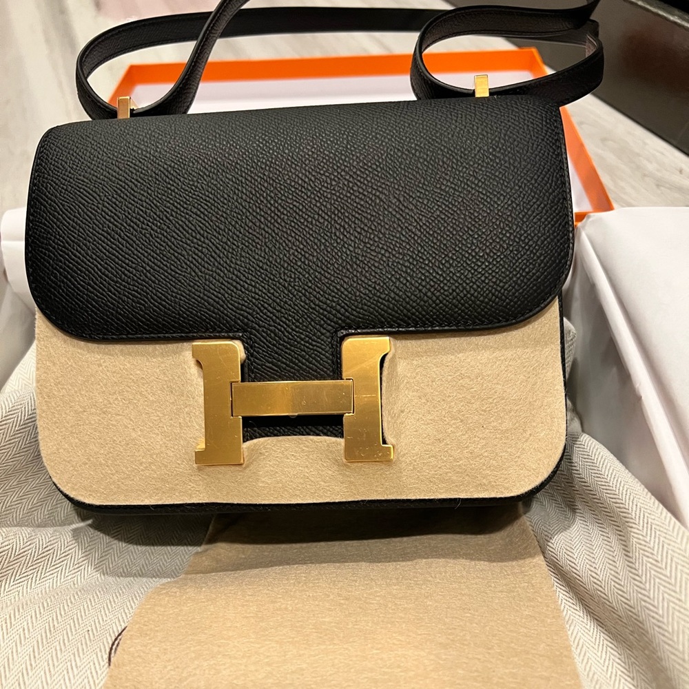 Brand New from the store 2023 Constance 18 Gold hardware with mirror